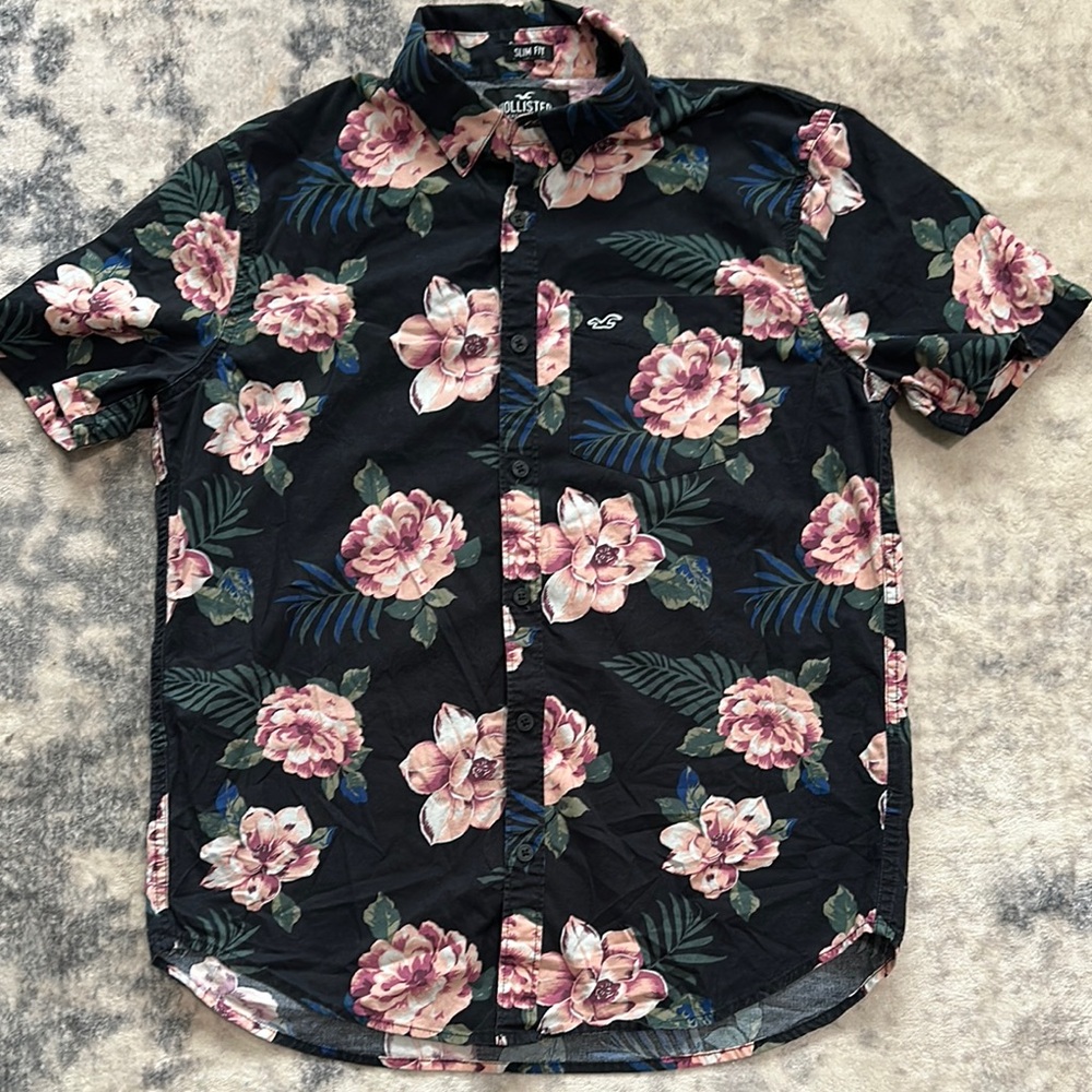 Hollister Men's Black Floral Shirt